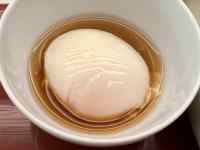 皿の上に置かれたコーヒーカップ
AI 生成コンテンツは誤りを含む可能性があります。