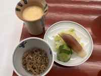 皿の上の食べ物と飲み物
AI 生成コンテンツは誤りを含む可能性があります。