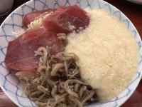 皿の上の料理
AI 生成コンテンツは誤りを含む可能性があります。