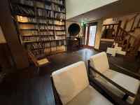 屋内, 部屋, 天井, 暮らし が含まれている画像
AI 生成コンテンツは誤りを含む可能性があります。