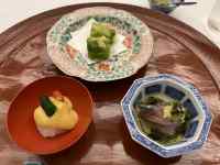 皿の上の食べ物
AI 生成コンテンツは誤りを含む可能性があります。