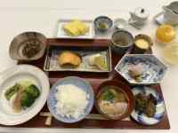 テーブルの上にあるいろんな食べ物
AI 生成コンテンツは誤りを含む可能性があります。