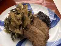 皿の上の食べ物
AI 生成コンテンツは誤りを含む可能性があります。