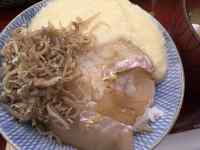 皿の上の食べ物
AI 生成コンテンツは誤りを含む可能性があります。