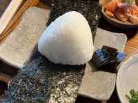 テーブル, 食品, 屋内, 木製 が含まれている画像
AI 生成コンテンツは誤りを含む可能性があります。