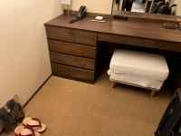 屋内, テーブル, 猫, 座る が含まれている画像
AI 生成コンテンツは誤りを含む可能性があります。