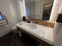 鏡のある洗面台
AI 生成コンテンツは誤りを含む可能性があります。