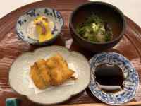 テーブルの上の料理
AI 生成コンテンツは誤りを含む可能性があります。