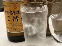 ビールの入ったグラス
AI 生成コンテンツは誤りを含む可能性があります。