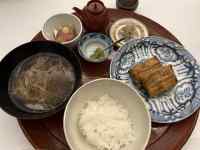 ボウルに盛られた料理
AI 生成コンテンツは誤りを含む可能性があります。