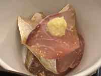 皿の上の食べ物
AI 生成コンテンツは誤りを含む可能性があります。