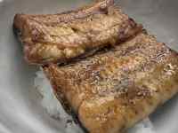 皿の上に置かれたパン
AI 生成コンテンツは誤りを含む可能性があります。