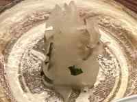 皿, 座る, テーブル, 食品 が含まれている画像
AI 生成コンテンツは誤りを含む可能性があります。