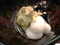 ケーキ, テーブル, 食品, 座る が含まれている画像
AI 生成コンテンツは誤りを含む可能性があります。