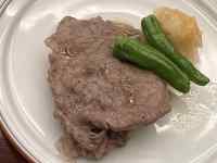 皿の上の肉と野菜
AI 生成コンテンツは誤りを含む可能性があります。