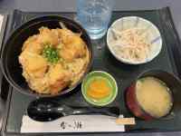 容器の中の料理
AI 生成コンテンツは誤りを含む可能性があります。