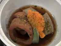 皿の上にあるスープ
AI 生成コンテンツは誤りを含む可能性があります。