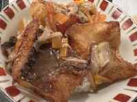 皿の上の料理
AI 生成コンテンツは誤りを含む可能性があります。