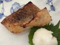 皿の上の料理
AI 生成コンテンツは誤りを含む可能性があります。