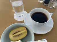 皿の上に置かれたコーヒーカップ
AI 生成コンテンツは誤りを含む可能性があります。