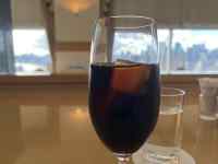 ワイングラスに入った飲み物
AI 生成コンテンツは誤りを含む可能性があります。