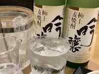瓶に入った飲み物
AI 生成コンテンツは誤りを含む可能性があります。