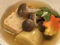 食品, 皿, テーブル, 座る が含まれている画像
AI 生成コンテンツは誤りを含む可能性があります。