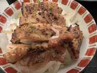 皿の上にある肉料理
AI 生成コンテンツは誤りを含む可能性があります。