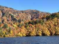 山と湖の風景
AI 生成コンテンツは誤りを含む可能性があります。