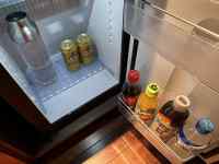 屋内, 開く, 座る, 冷蔵庫 が含まれている画像
AI 生成コンテンツは誤りを含む可能性があります。