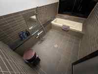 屋内, 建物, 小さい, 座る が含まれている画像
AI 生成コンテンツは誤りを含む可能性があります。