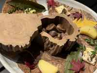 食品, テーブル, 皿, ケーキ が含まれている画像
AI 生成コンテンツは誤りを含む可能性があります。