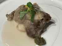 皿, 食品, 屋内, 座る が含まれている画像
AI 生成コンテンツは誤りを含む可能性があります。