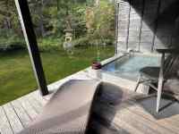 草, 座る, 公園, テーブル が含まれている画像
AI 生成コンテンツは誤りを含む可能性があります。