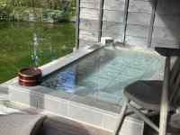 屋内, テーブル, 建物, 窓 が含まれている画像
AI 生成コンテンツは誤りを含む可能性があります。