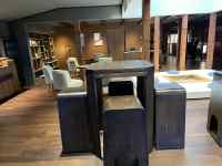 部屋に備えている様々な家具
AI 生成コンテンツは誤りを含む可能性があります。