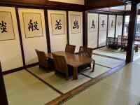 屋内, テーブル, 部屋, 椅子 が含まれている画像
AI 生成コンテンツは誤りを含む可能性があります。