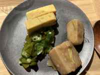 皿の上の食べ物
AI 生成コンテンツは誤りを含む可能性があります。