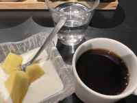 カップに入った飲み物
AI 生成コンテンツは誤りを含む可能性があります。