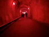 光が反射している
AI 生成コンテンツは誤りを含む可能性があります。