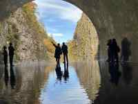 水, 茶色, 川, 立つ が含まれている画像
AI 生成コンテンツは誤りを含む可能性があります。