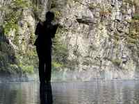 川の上にある岩
AI 生成コンテンツは誤りを含む可能性があります。