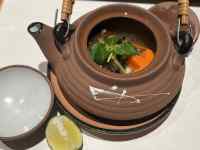 食品, テーブル, 座る, 皿 が含まれている画像
AI 生成コンテンツは誤りを含む可能性があります。