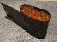 座る, 食品, 作品, テーブル が含まれている画像
AI 生成コンテンツは誤りを含む可能性があります。