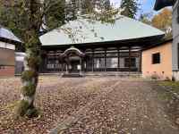 雪の積もった家
AI 生成コンテンツは誤りを含む可能性があります。