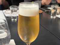 ビールの入ったグラス
AI 生成コンテンツは誤りを含む可能性があります。