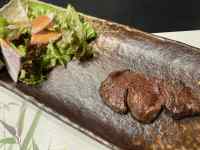 食品, テーブル, 座る, サンドイッチ が含まれている画像
AI 生成コンテンツは誤りを含む可能性があります。