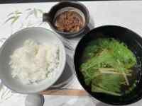 ボウルの中に入っているサラダ
AI 生成コンテンツは誤りを含む可能性があります。