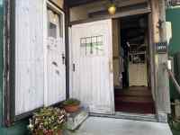 建物, ポーチ, 窓, ドア が含まれている画像
AI 生成コンテンツは誤りを含む可能性があります。