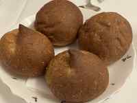 皿の上にあるドーナツ
AI 生成コンテンツは誤りを含む可能性があります。